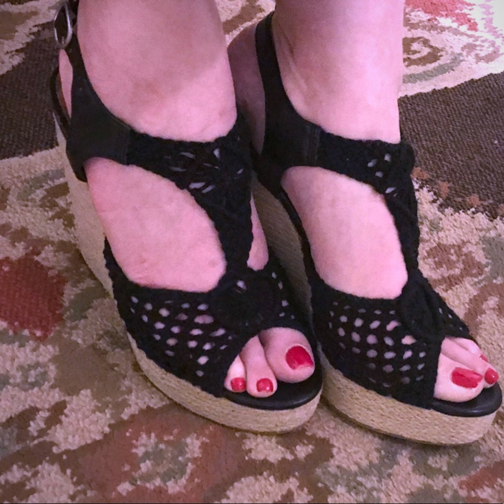 Lucky Brand Crocheted Wedges - Picture 4 of 6